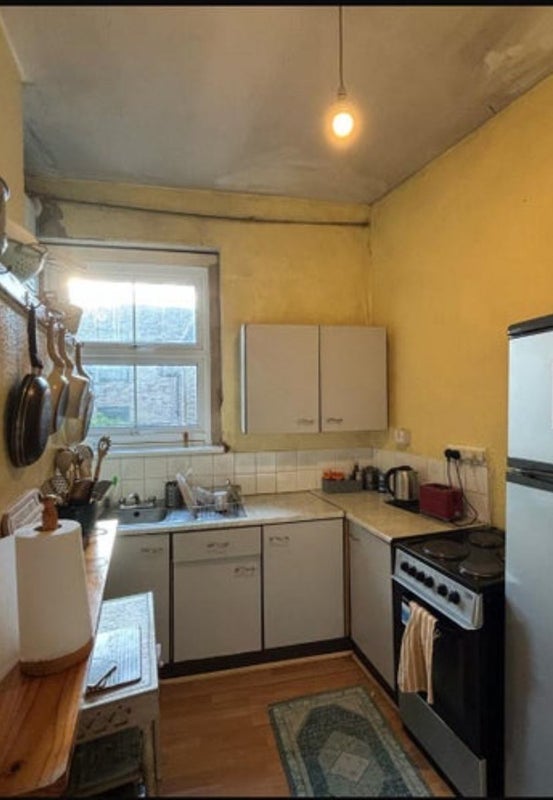 Room North End Road in Greater London