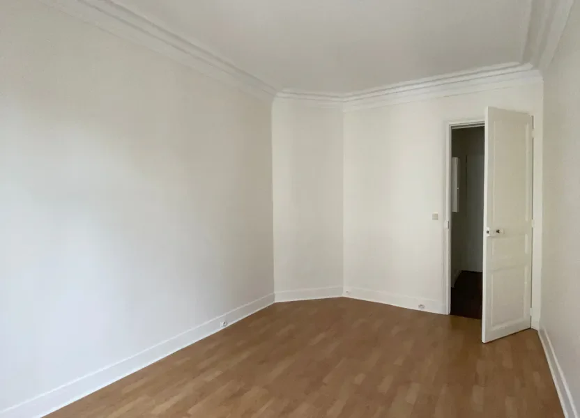 Flat Rue de la Roquette in Paris