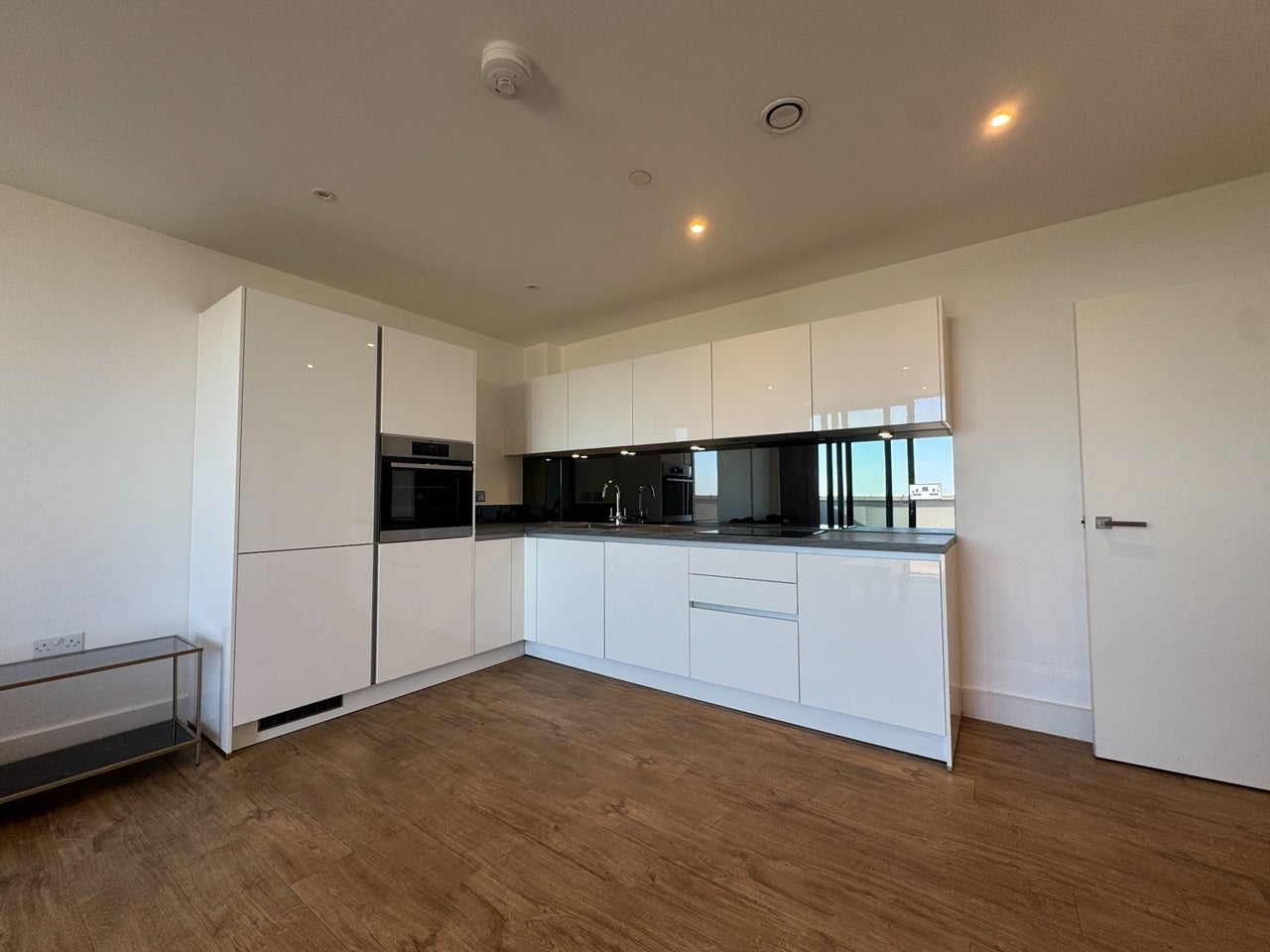 Flat Fairfield Avenue in Borough of Spelthorne