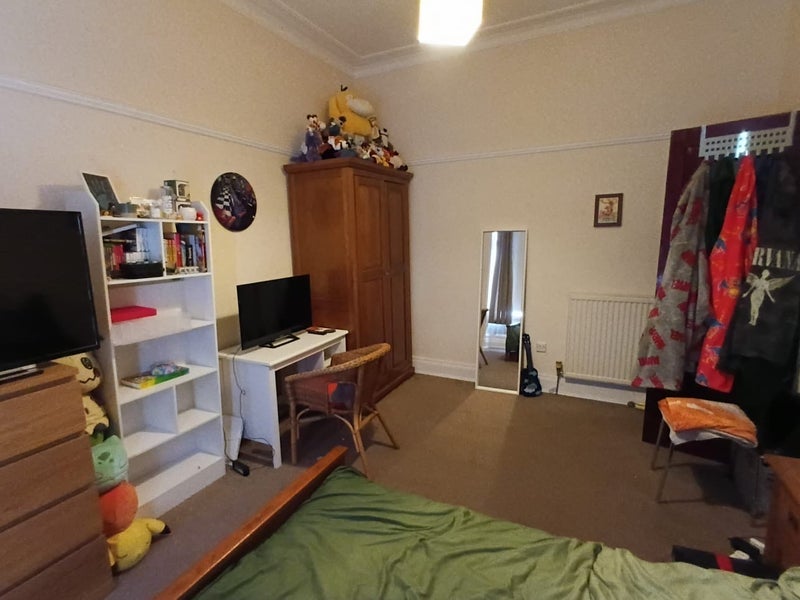 Room Novar Drive in Glasgow