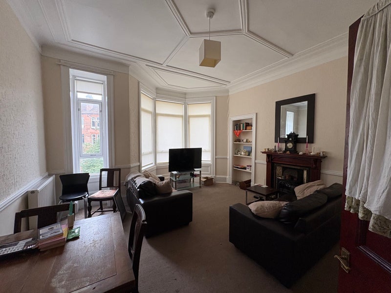 Room Novar Drive in Glasgow