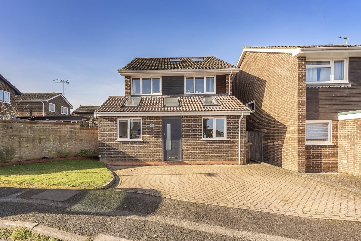 House Eastcote Drive in St Albans