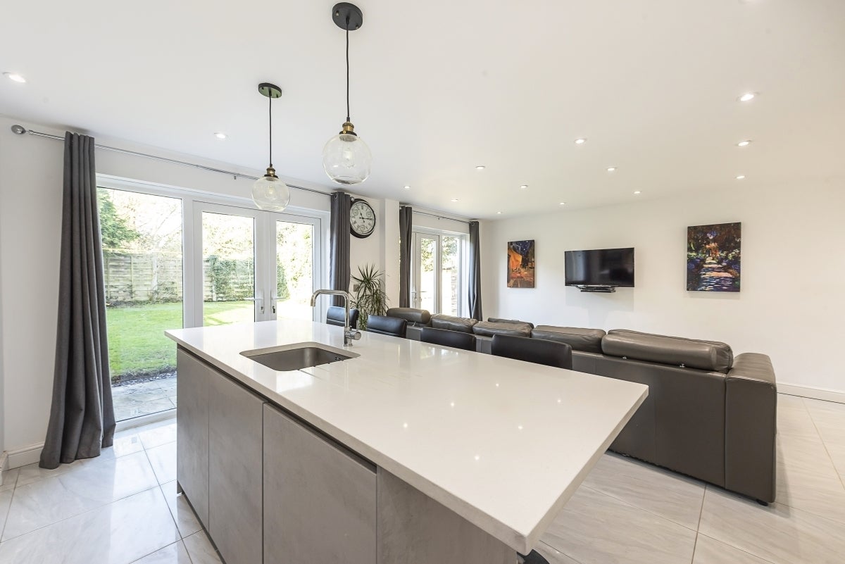 House Eastcote Drive in St Albans