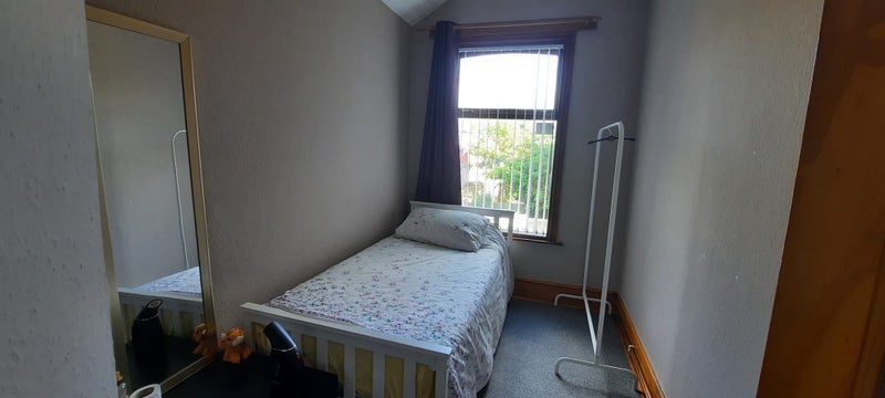 Room Broomfield Road in Coventry