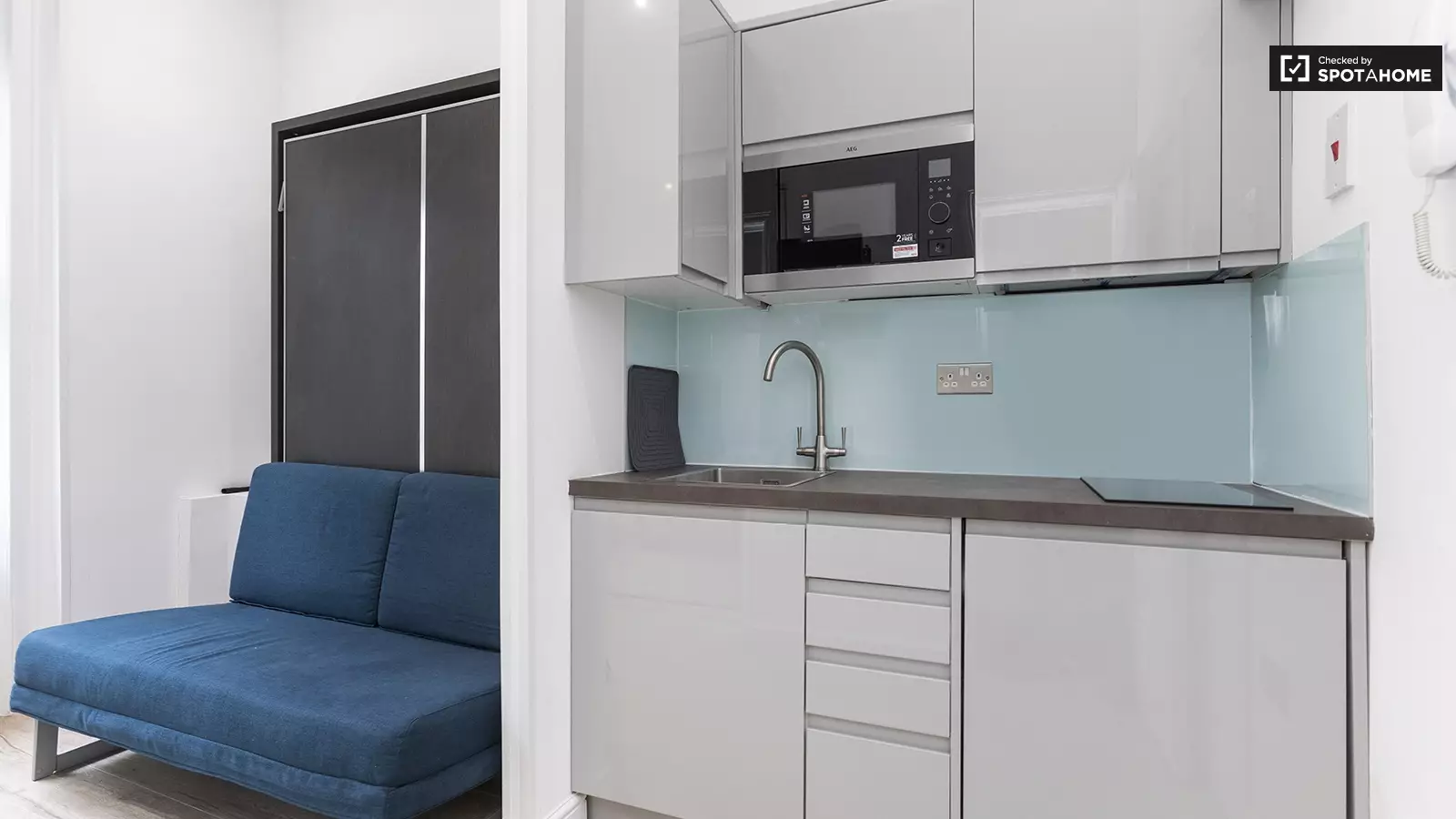 Flat Queensborough Terrace in City of Westminster