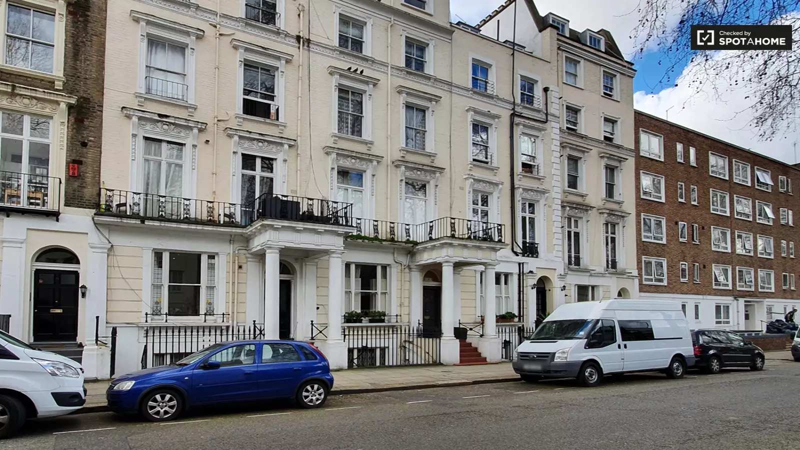 Flat Queensborough Terrace in City of Westminster