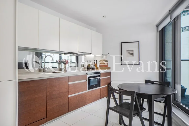 Flat Baltimore Wharf in Greater London