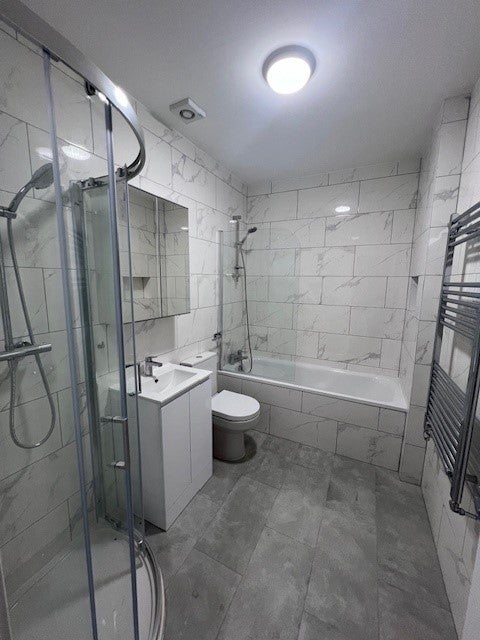 Flat Pembury Road in Greater London