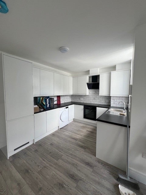 Flat Pembury Road in Greater London