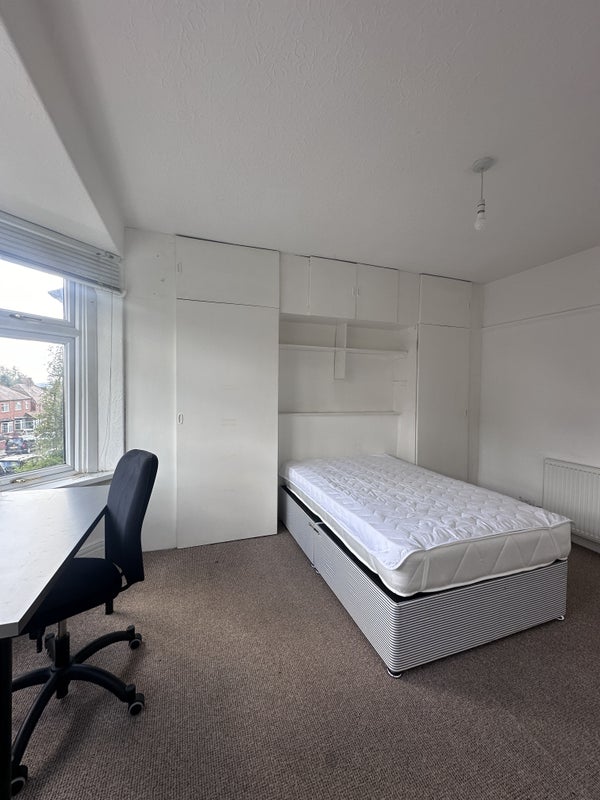 Room Dunholme Road in Newcastle upon Tyne