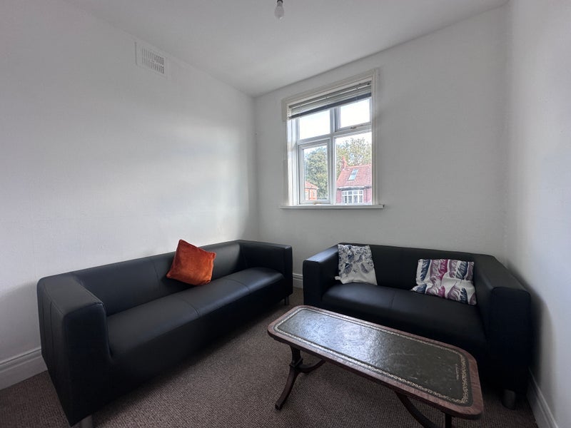 Room Dunholme Road in Newcastle upon Tyne