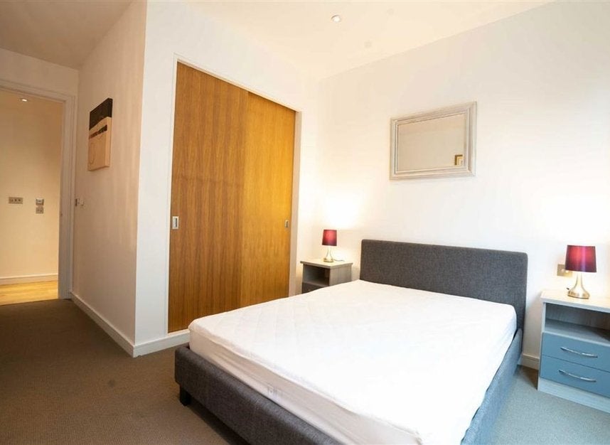 Flat New Globe Walk in Greater London