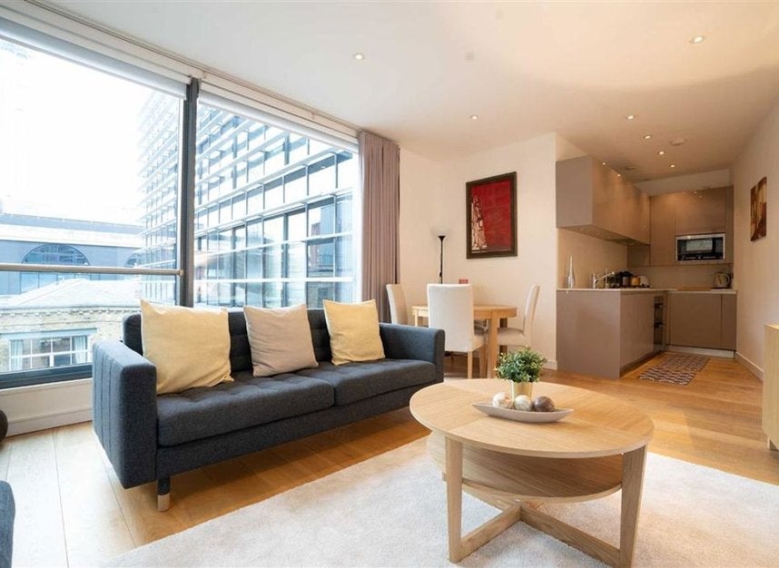 Flat New Globe Walk in Greater London