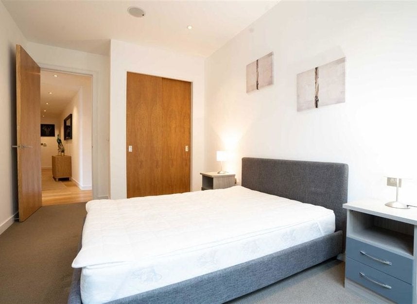Flat New Globe Walk in Greater London