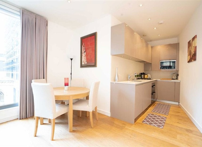 Flat New Globe Walk in Greater London