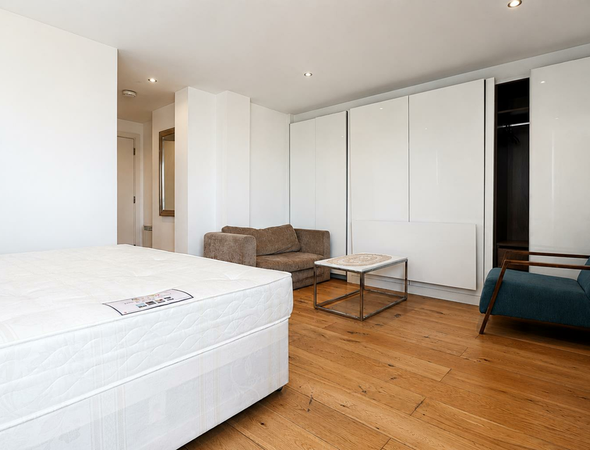Flat Clayton Road in Greater London