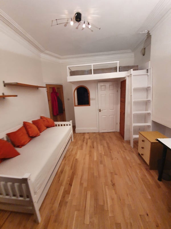 Room Woodgrange Avenue in Greater London