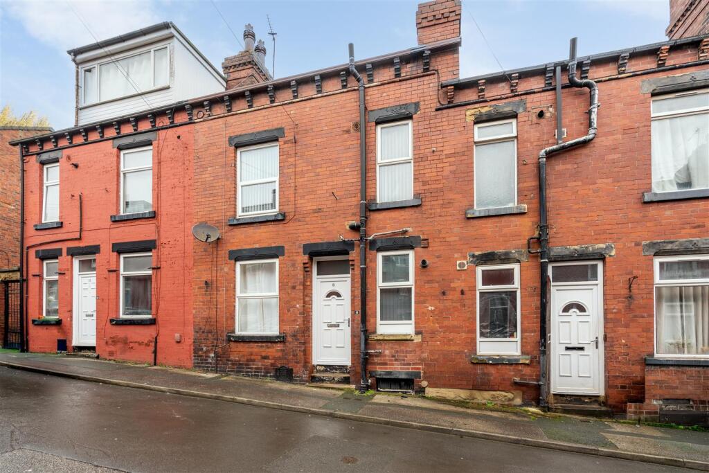 House Moorfield Grove in Leeds