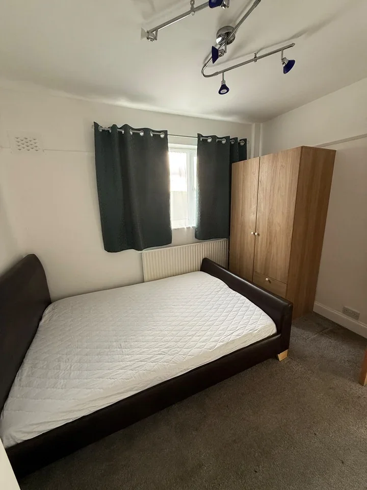 Room Oldstead Road in Greater London