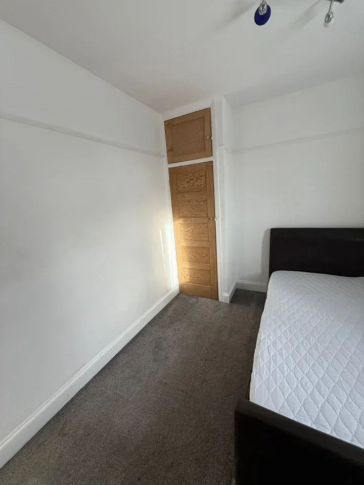 Room Oldstead Road in Greater London