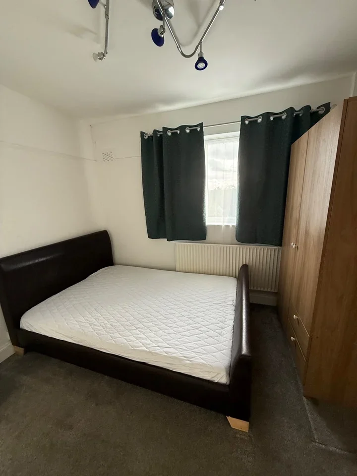 Room Oldstead Road in Greater London