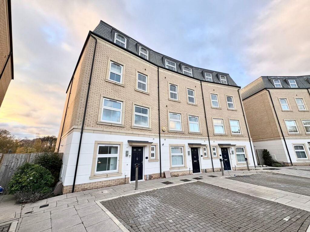 House Lakeview Lane in Surrey Heath