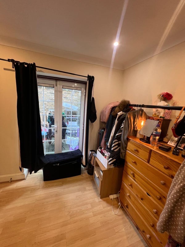 Room Ashmore Road in City of Westminster