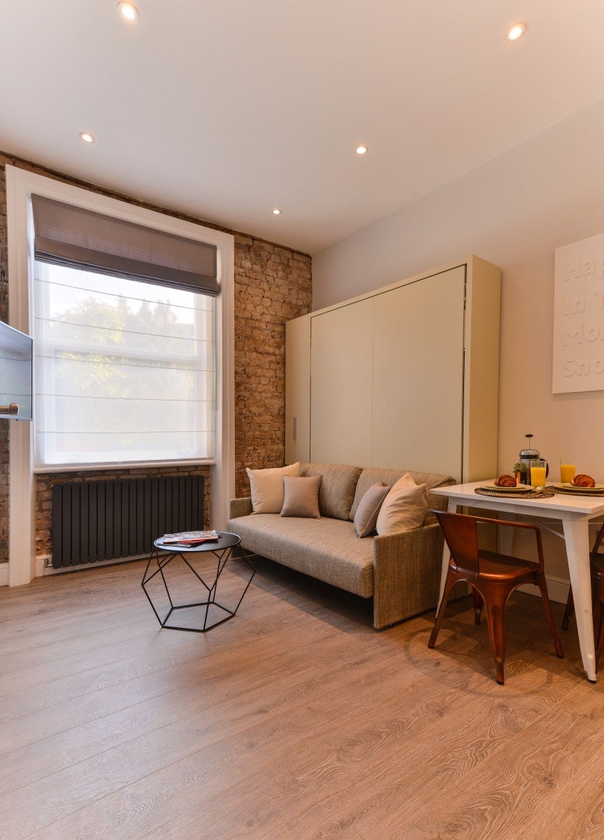 Flat Kingdon Road in London