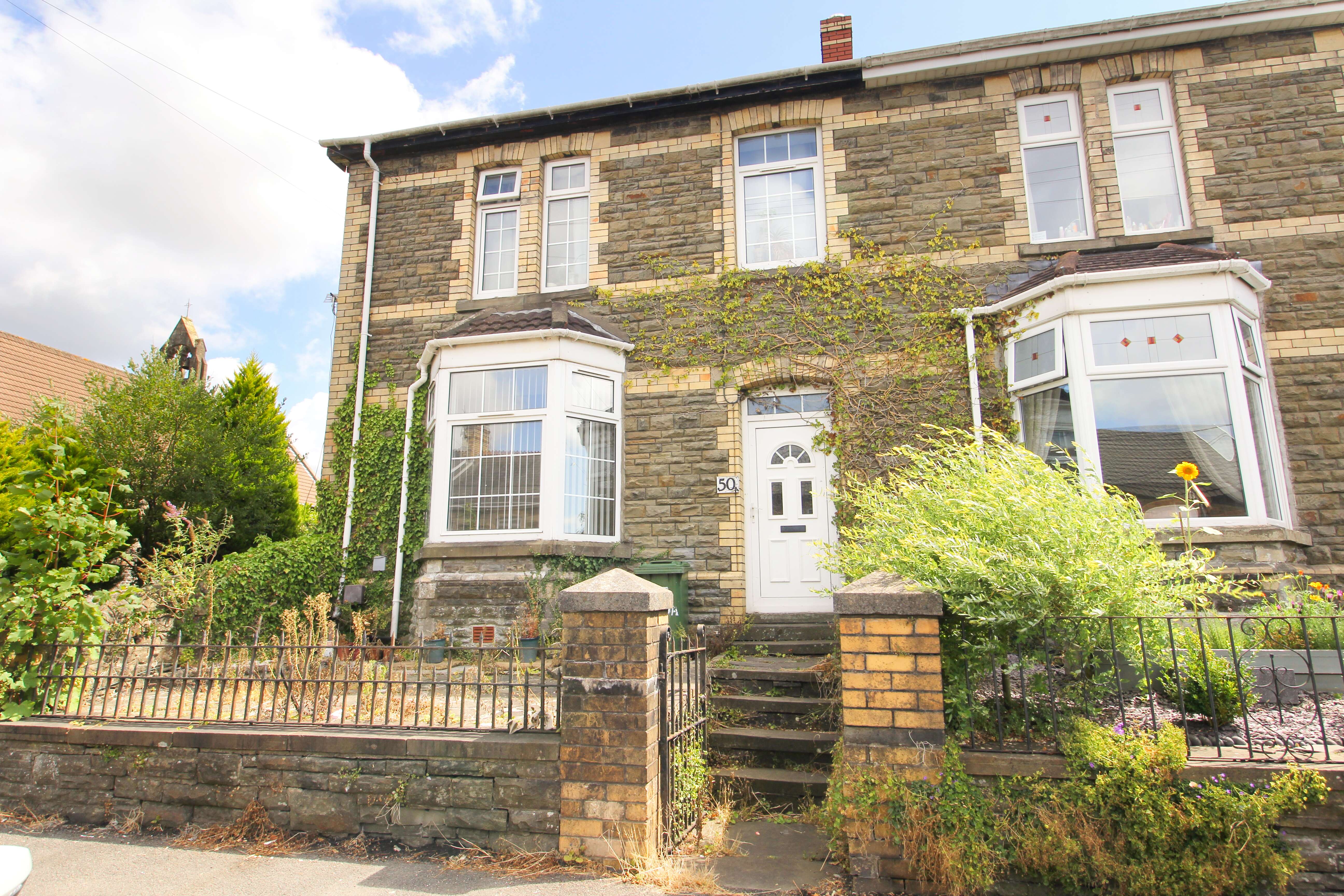 Flat Llantrisant Road in Pontyclun