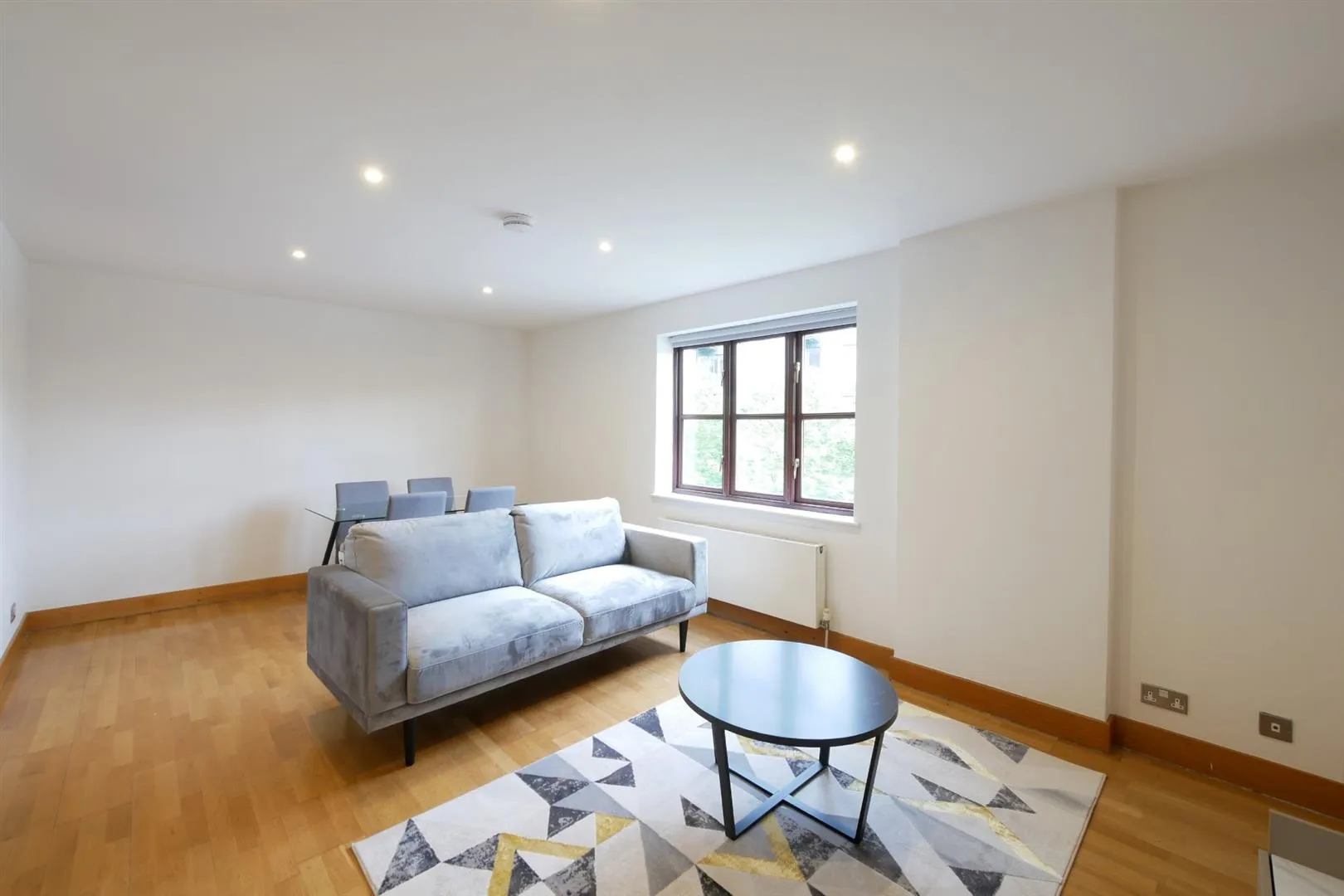 Flat Reardon Street in Greater London