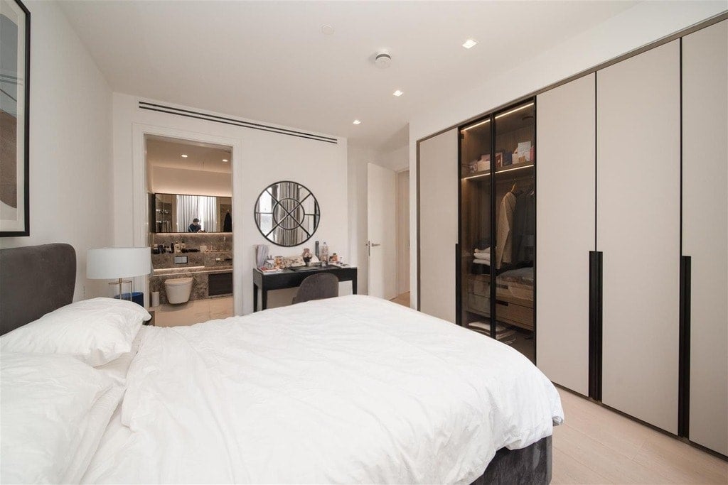 Flat Houghton Street in City of Westminster