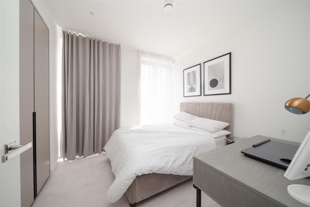 Flat Houghton Street in City of Westminster