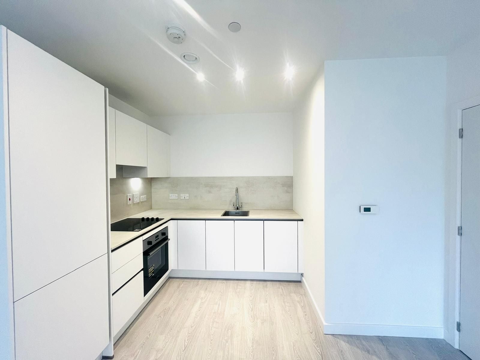 Flat Cranton Avenue in Greater London