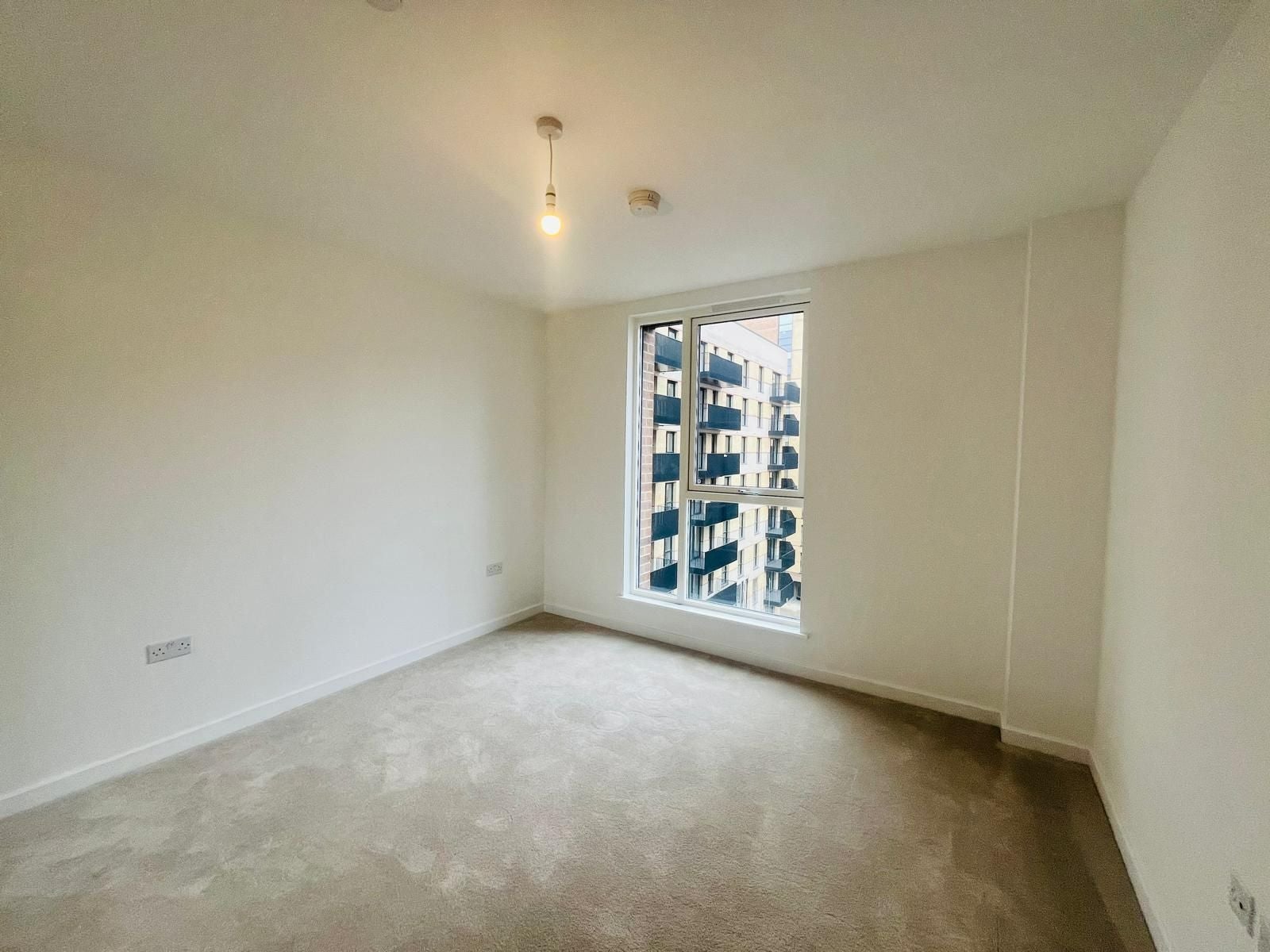 Flat Cranton Avenue in Greater London