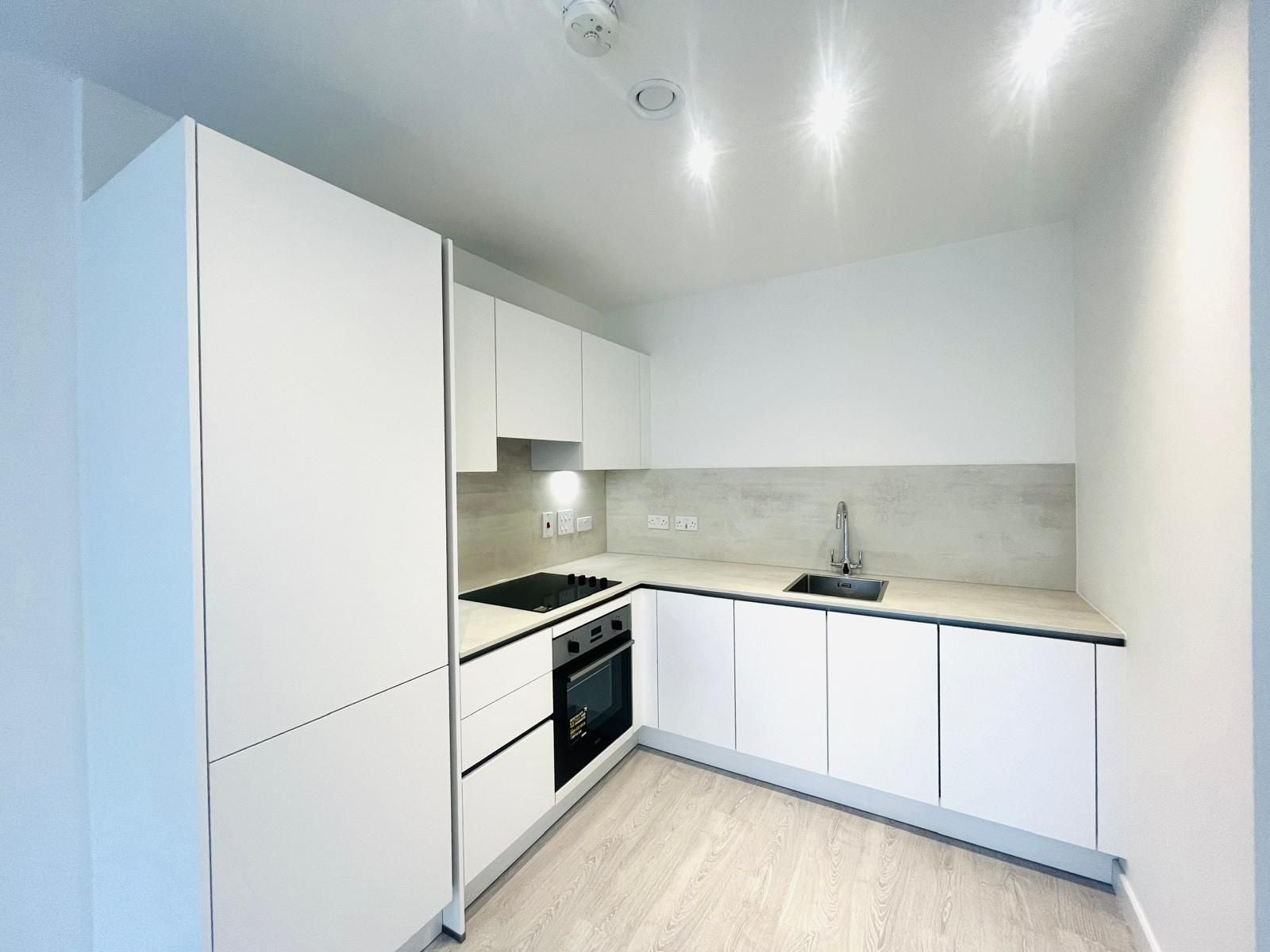Flat Cranton Avenue in Greater London