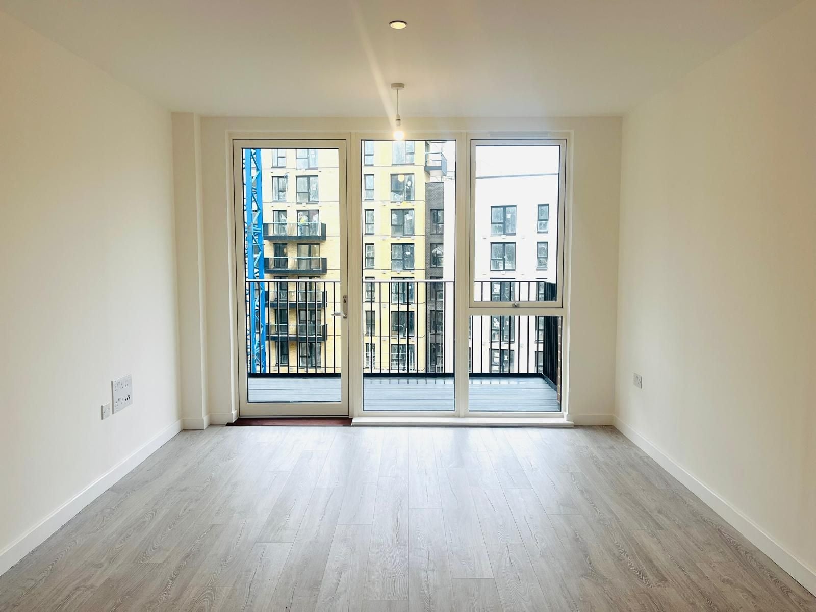 Flat Cranton Avenue in Greater London