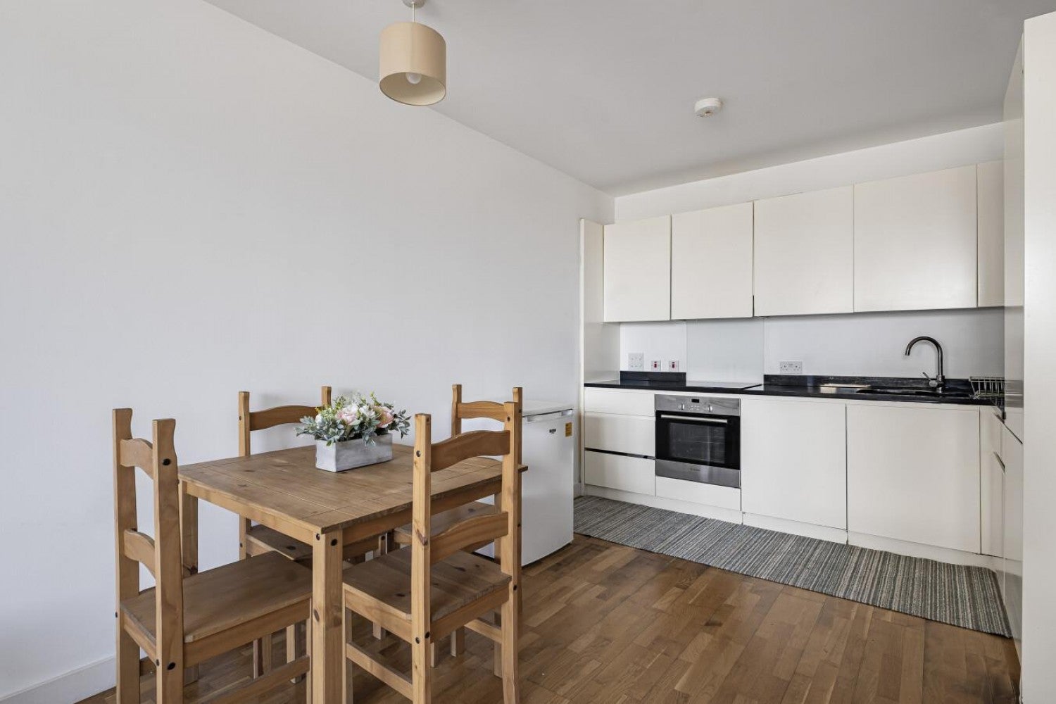 Flat Amelia Street in Greater London