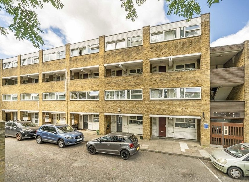 Flat Spencer Park in Greater London