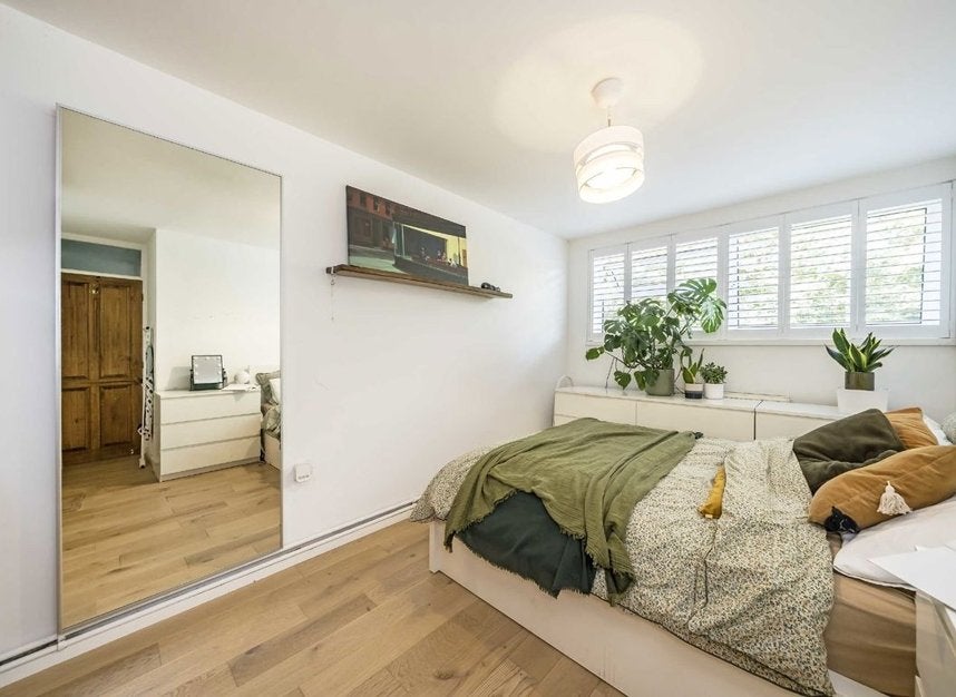 Flat Spencer Park in Greater London