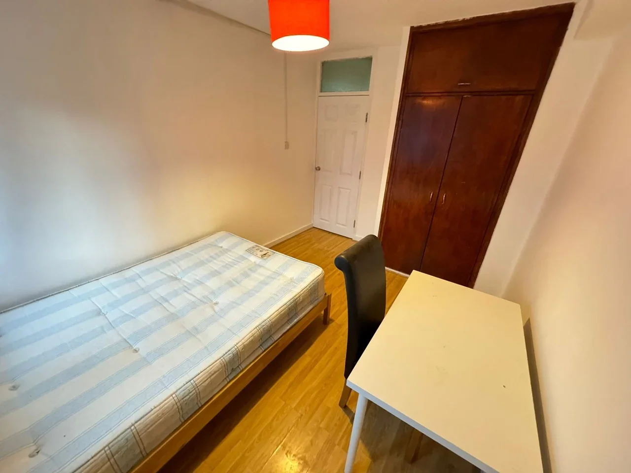 Flat Sidney Street in Greater London