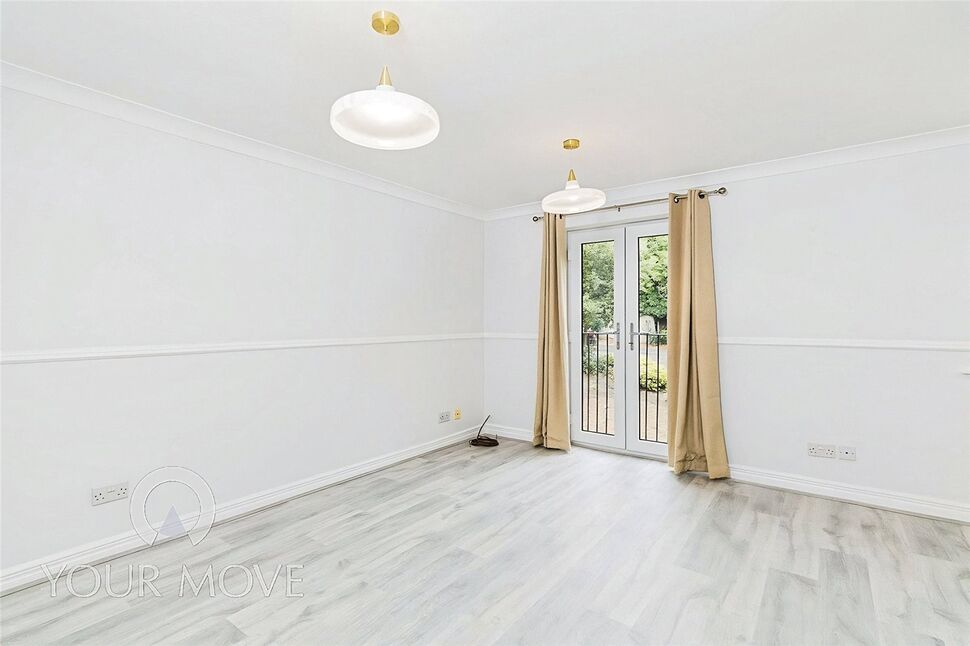 Flat Winston Close in Dartford