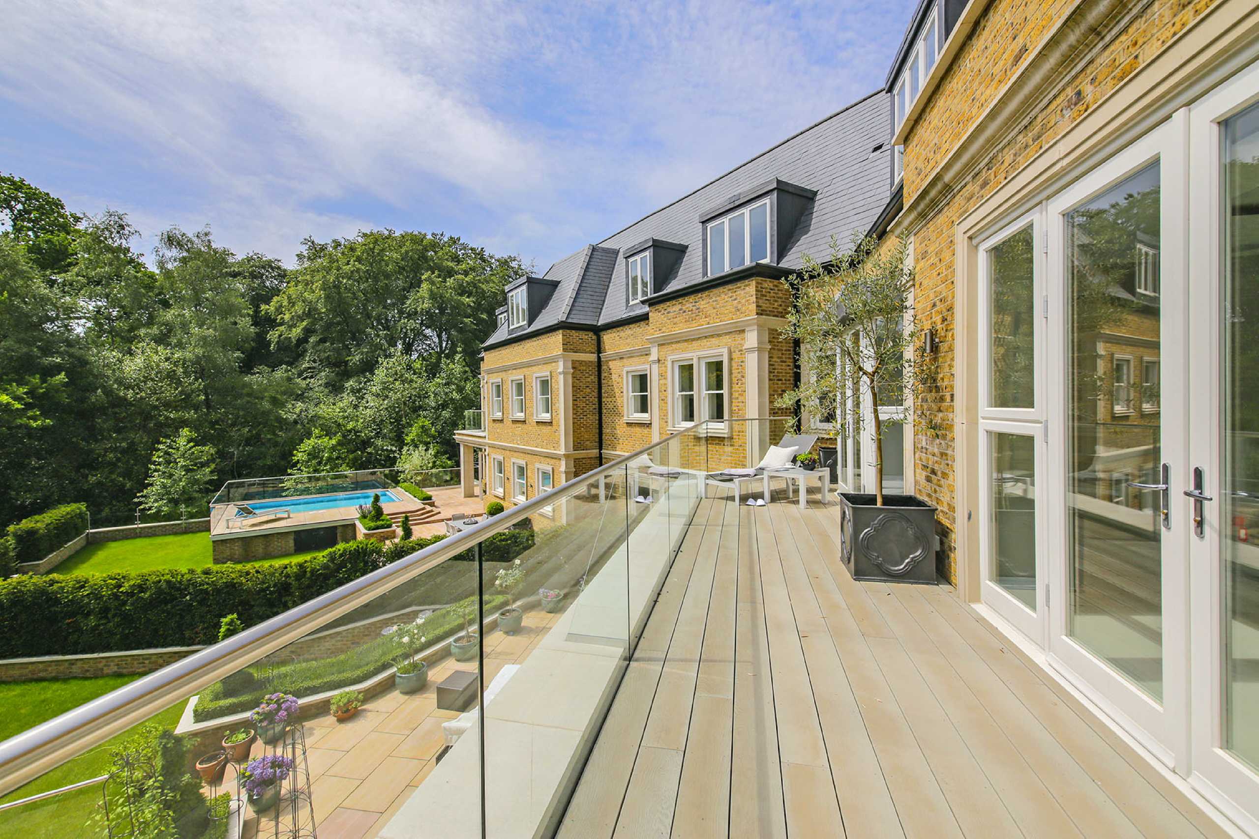 Flat Camlet Way in Greater London