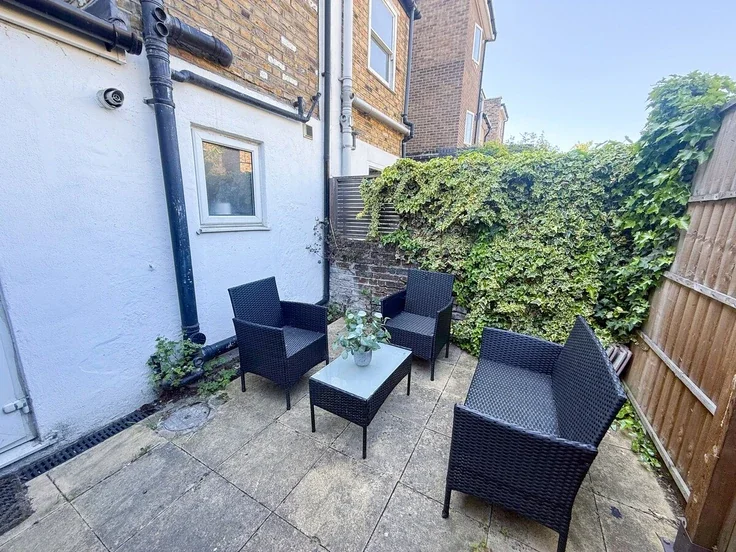 Flat Finsbury Park Road in Greater London