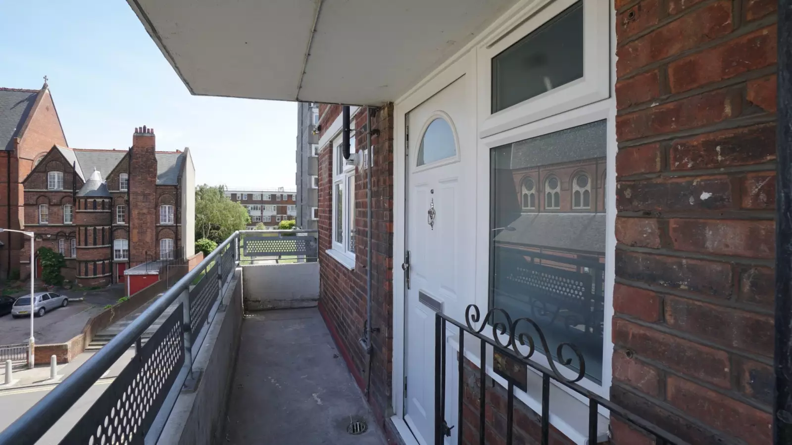 Room Fellows Court in Greater London