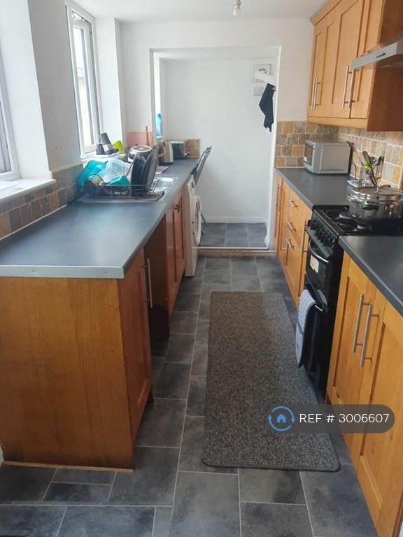 Room Mossley Road in Tameside