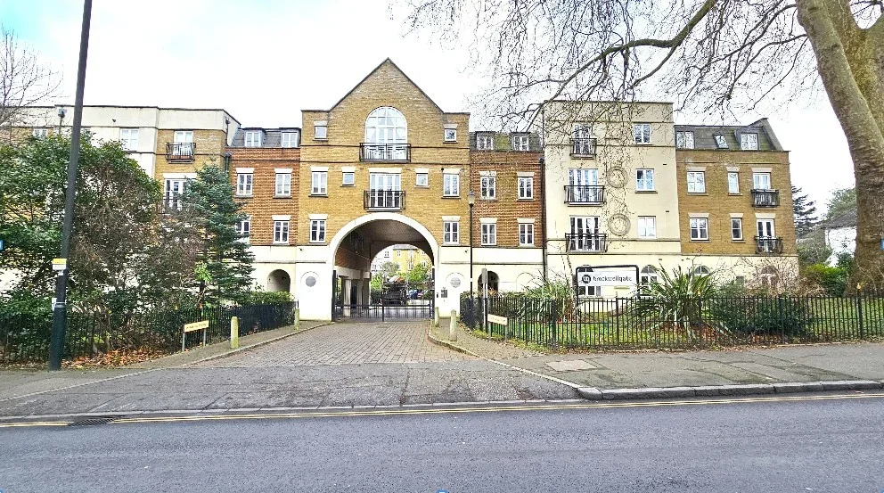 Flat Charles Haller Street in Greater London