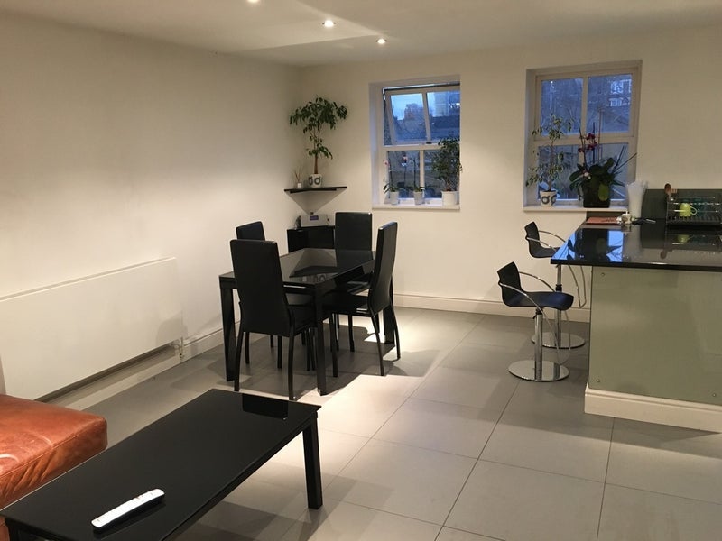 Room Vauxhall Grove in Greater London