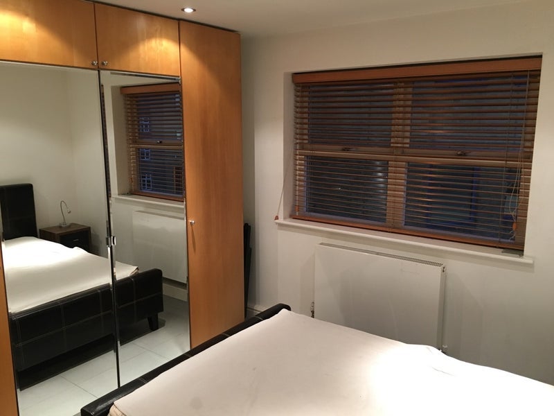 Room Vauxhall Grove in Greater London