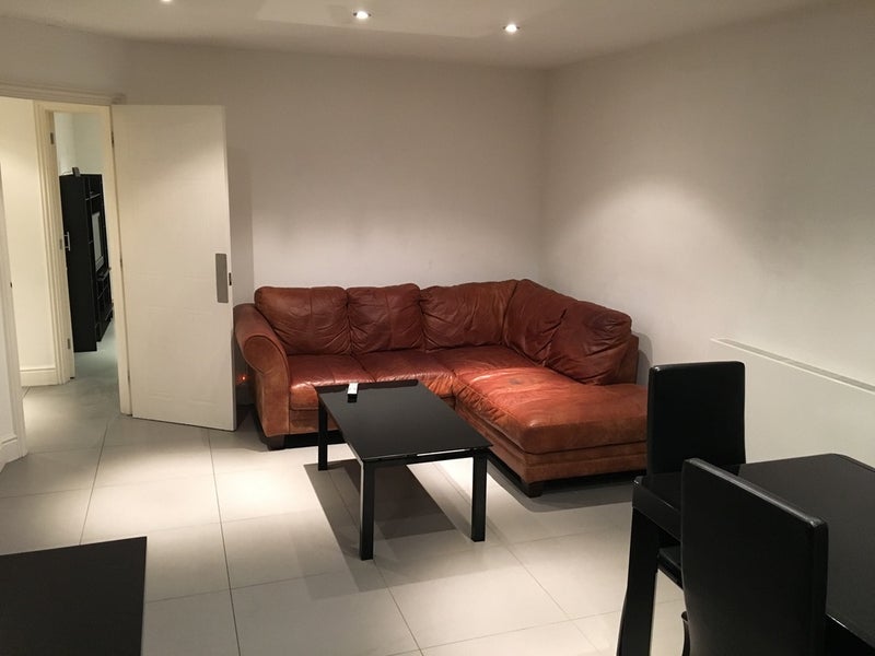 Room Vauxhall Grove in Greater London