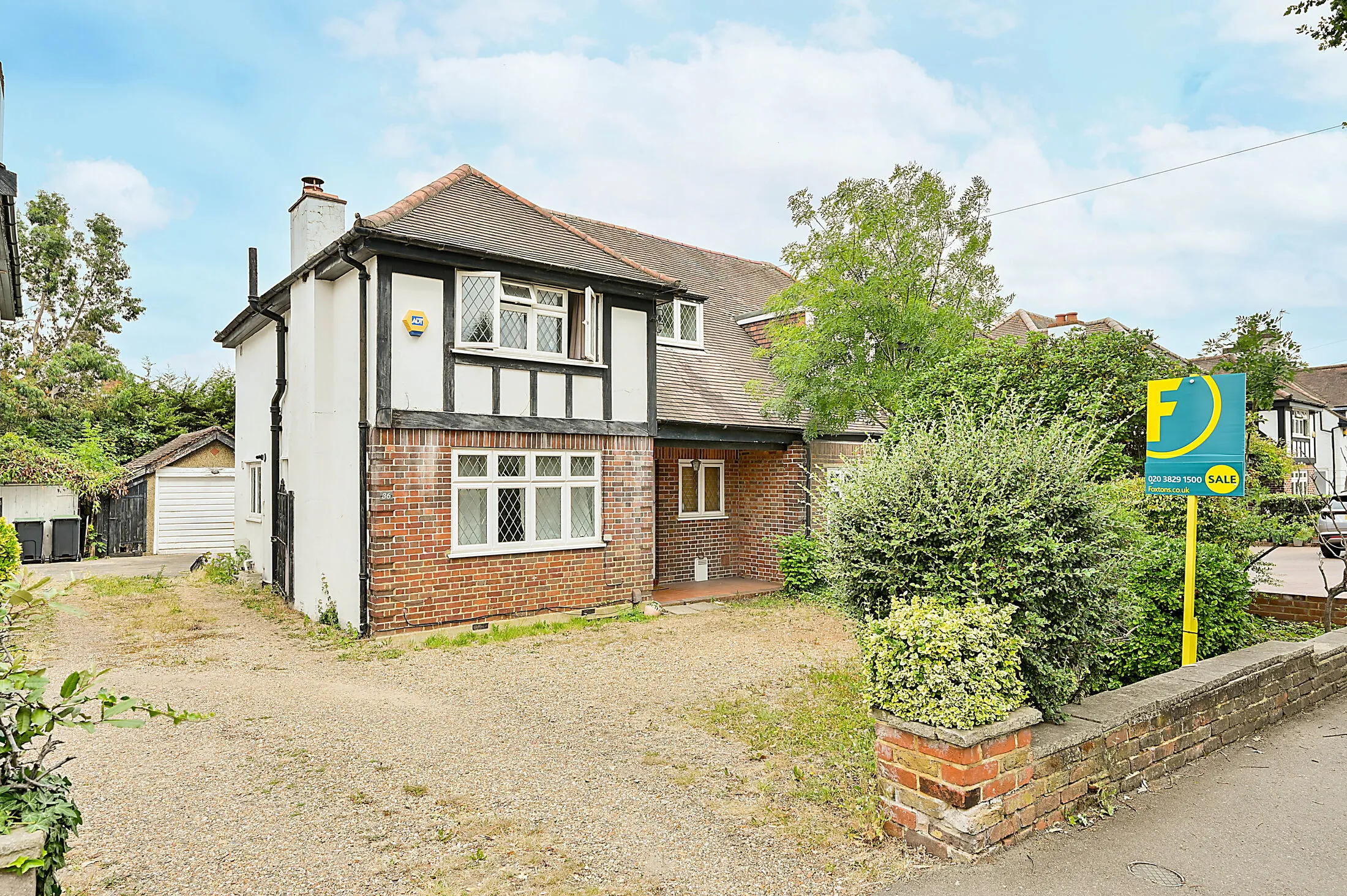 House Blakes Lane in Greater London